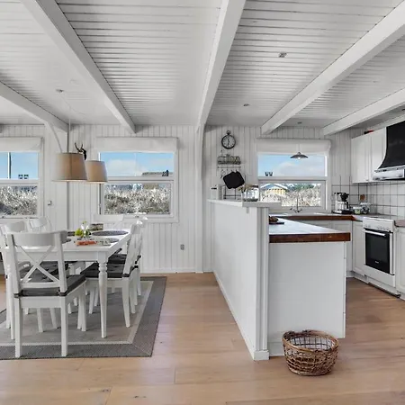 Awesome In With Kitchen Holiday home *