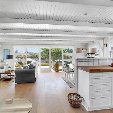 3 Bedroom Cozy In * リンケビング