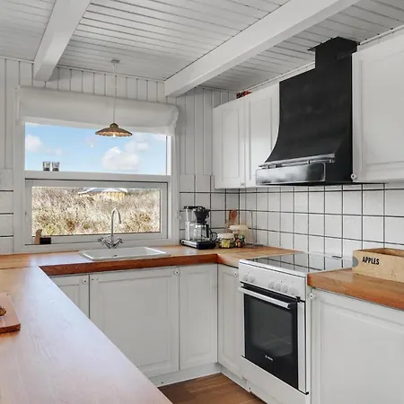 3 Bedroom Cozy In *