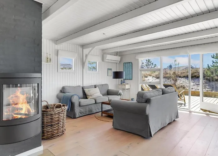 3 Bedroom Cozy In Semesterbostad