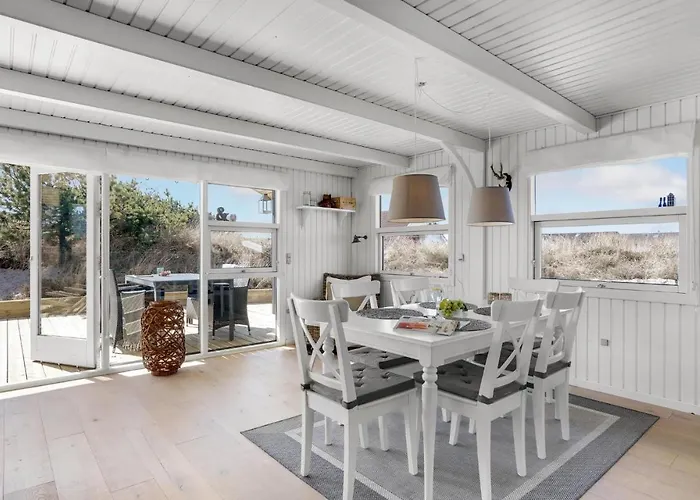 3 Bedroom Cozy In Semesterbostad *