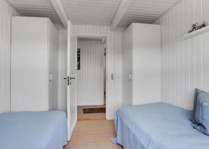 3 Bedroom Cozy In Semesterbostad *