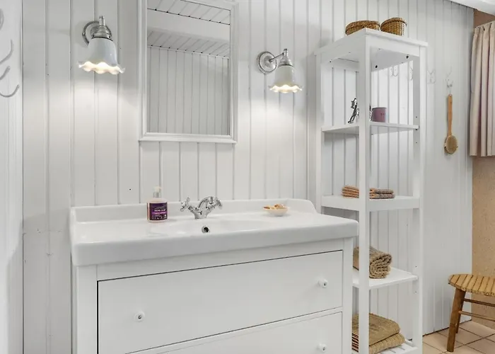 3 Bedroom Cozy In Holiday home